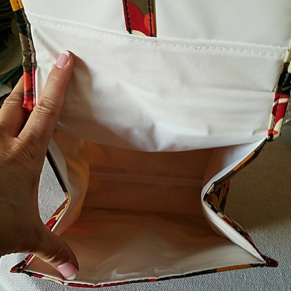 Vera Bradley Vinyl Floral Lunch Bag/Tote - Picture 2 of 4